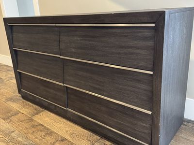 Stunning Modern 6-Drawer Dresser + Matching Pair of Nightstands – Like New!