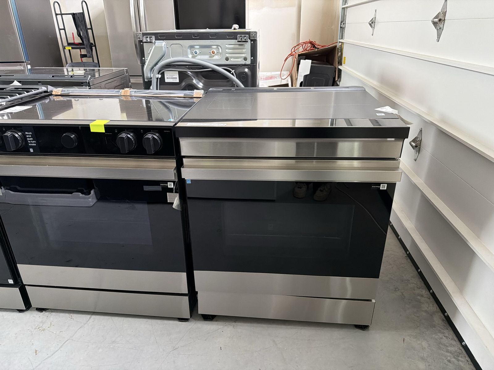 New scratch and dent Samsung induction electric range