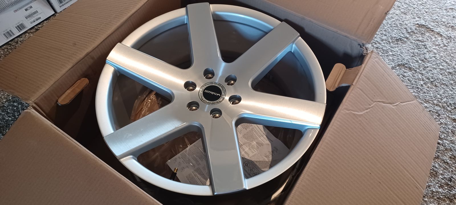 Strata 20" wheels