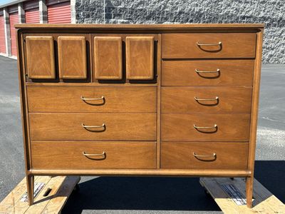 Beautiful Mid Century Modern Highboy Dresser. Broyhill Forward 70 Magna Vintage MCM