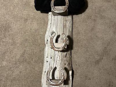 Horseshoe Towel Rack