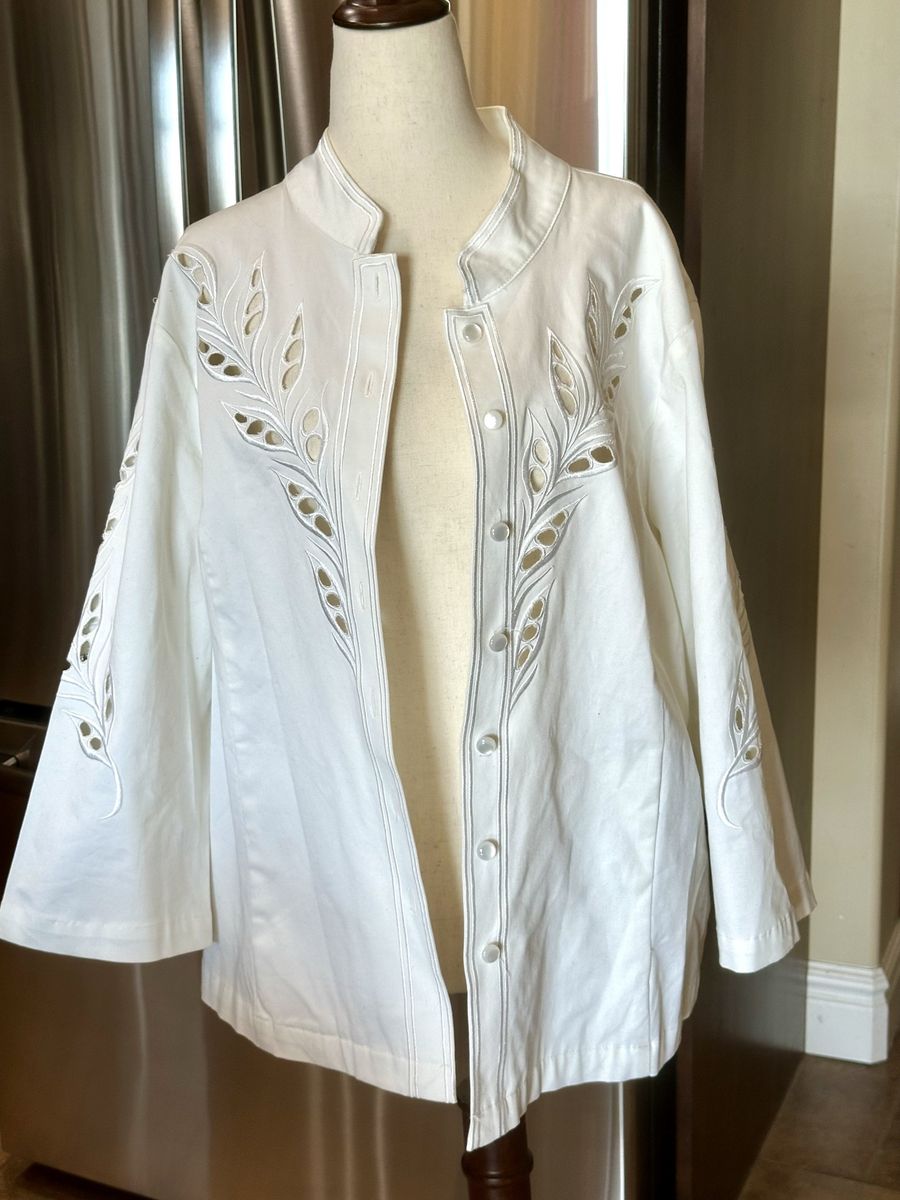Beautiful Bob Mackie Wearable Art  Hacket NWT