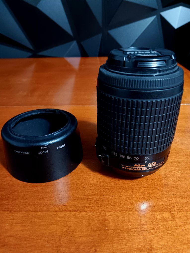 NIKON DX AF-S Nikkor 55-200mm 1:4-5.6G ED VR SWM IF 1.1M/3.61ft Lens w/ Caps.