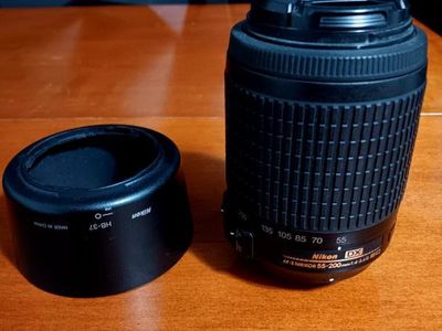 NIKON DX AF-S Nikkor 55-200mm 1:4-5.6G ED VR SWM IF 1.1M/3.61ft Lens w/ Caps.