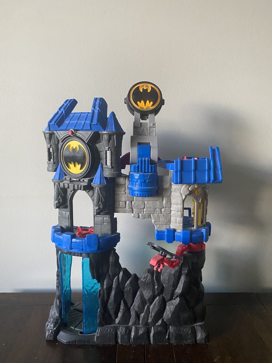 Imaginext DC Super Friends Wayne Manor Batcave Playset