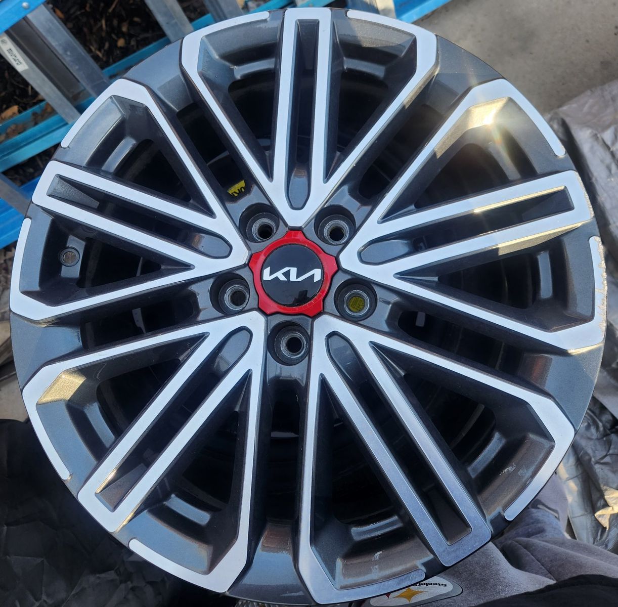 2024 KIA FORTE GT LINE 18" Wheel