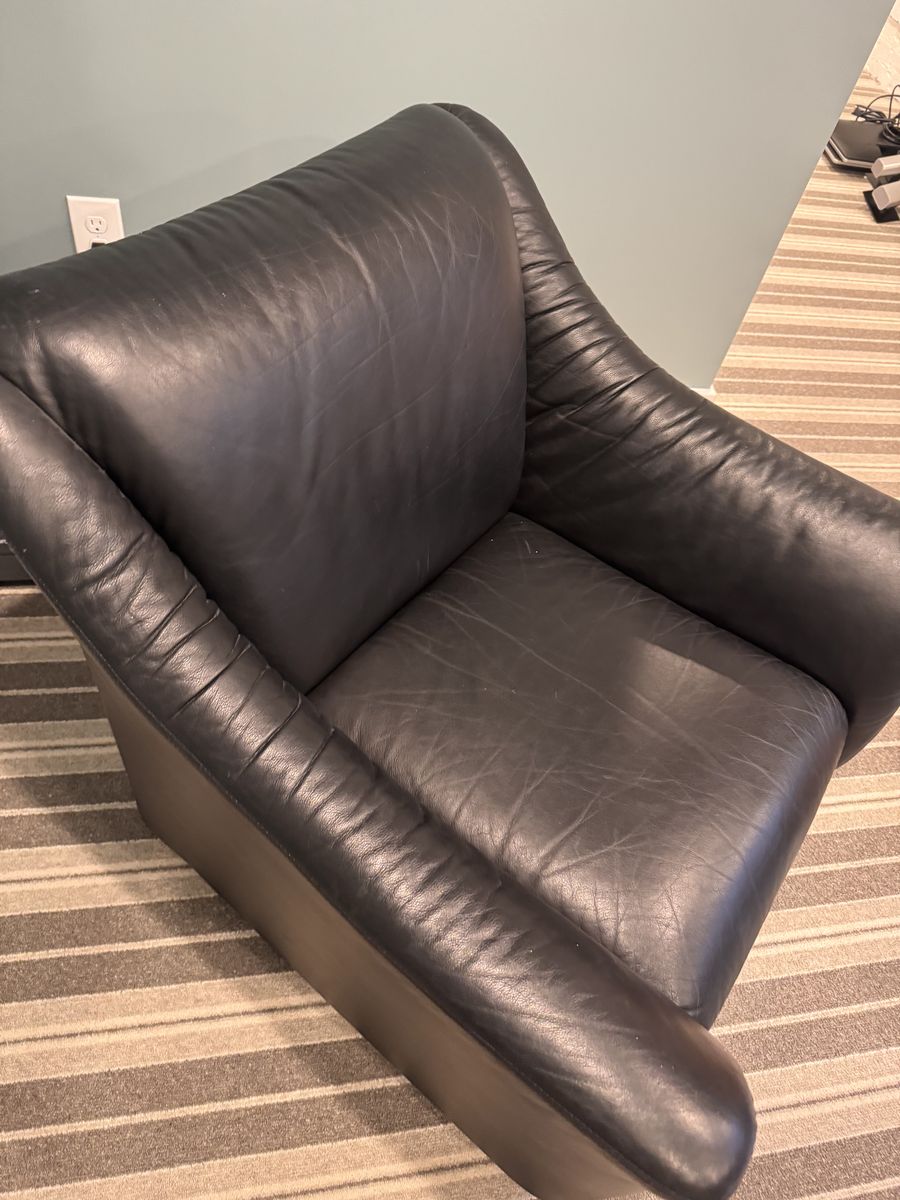Keilhauer "Wave" Black Leather Lounge Chair — Purchased at Design Within Reach