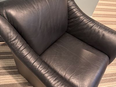 Keilhauer "Wave" Black Leather Lounge Chair — Purchased at Design Within Reach