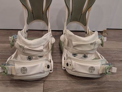 Roxy Snowboard Bindings M/L