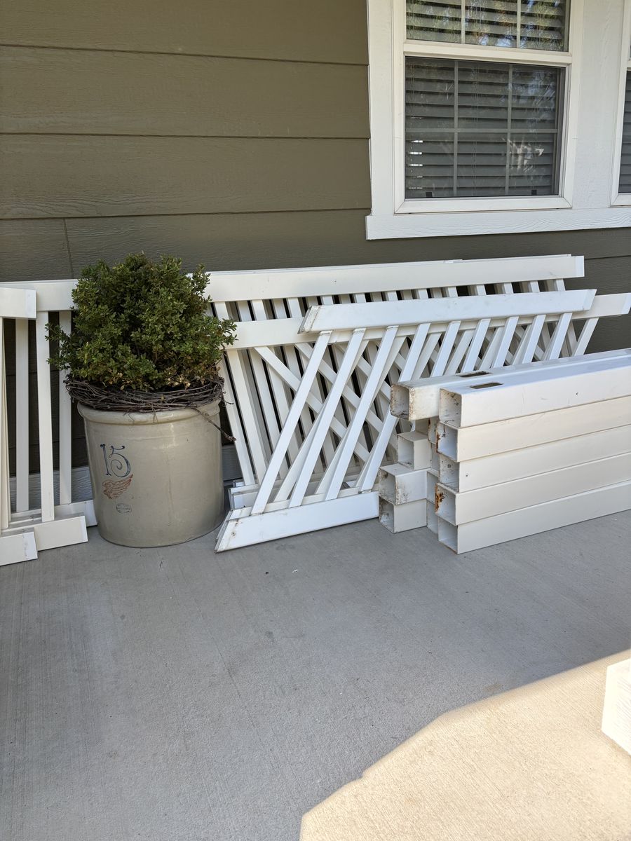 Used White Vinyl Railing