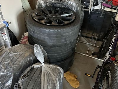 Tesla Model Y 20 Induction Wheels ans Tires