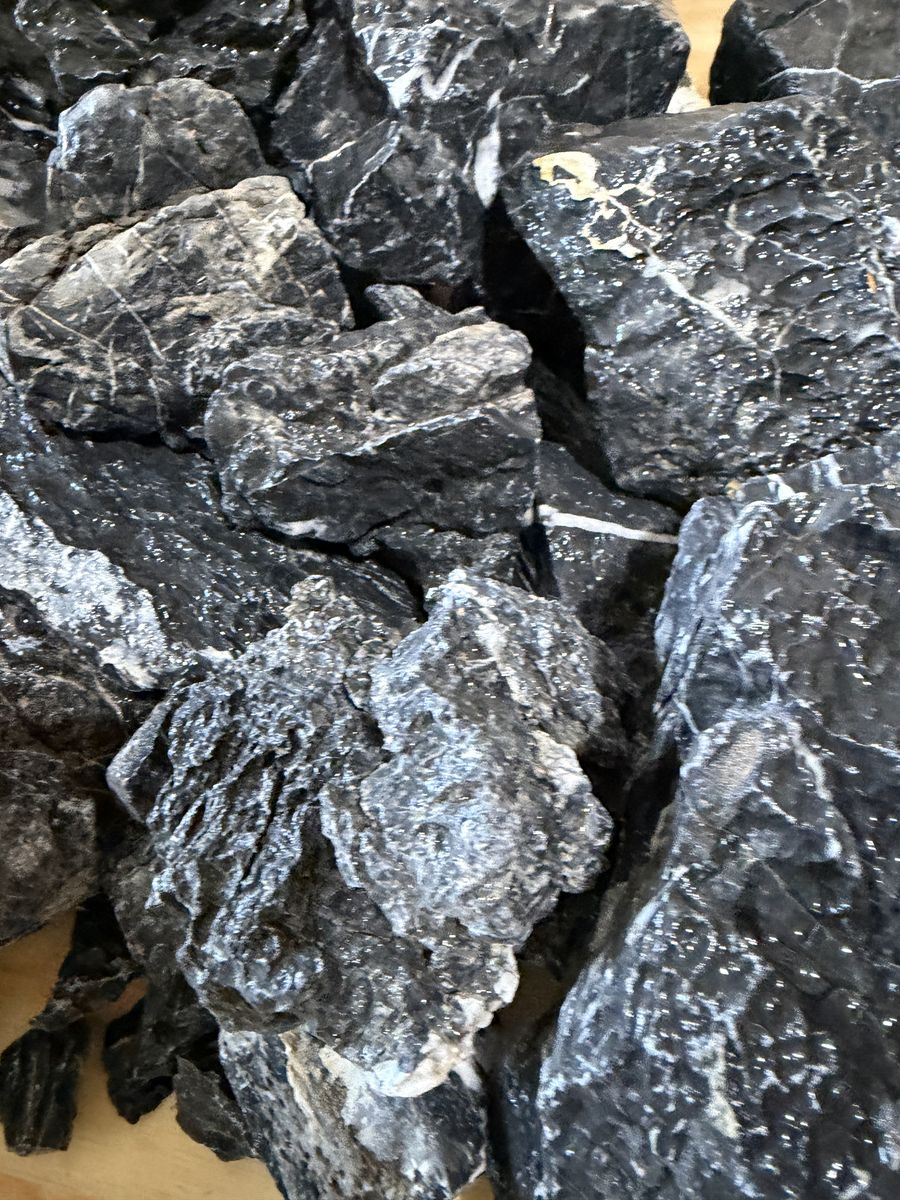 Black Mountain Seiryu Aquarium/Pond Stone - ADA Amazonia Substrate - Natural Aquarium Sand