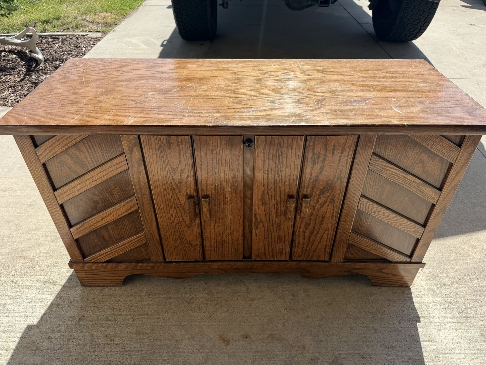 Vintage Lane Cedar Chest