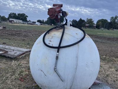 Fuel tank with pump