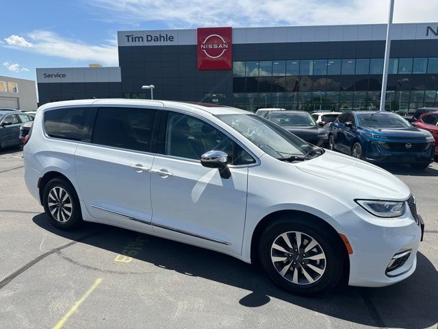 2023 Chrysler Pacifica Plug-In Hybrid Limited