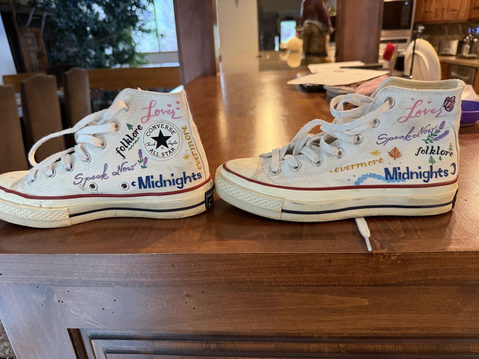 Taylor Swift Converse