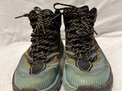 Hoka Women’s size 6 green/blue/yellow speedgoat Gore-Tex, mid hiking shoes/boots