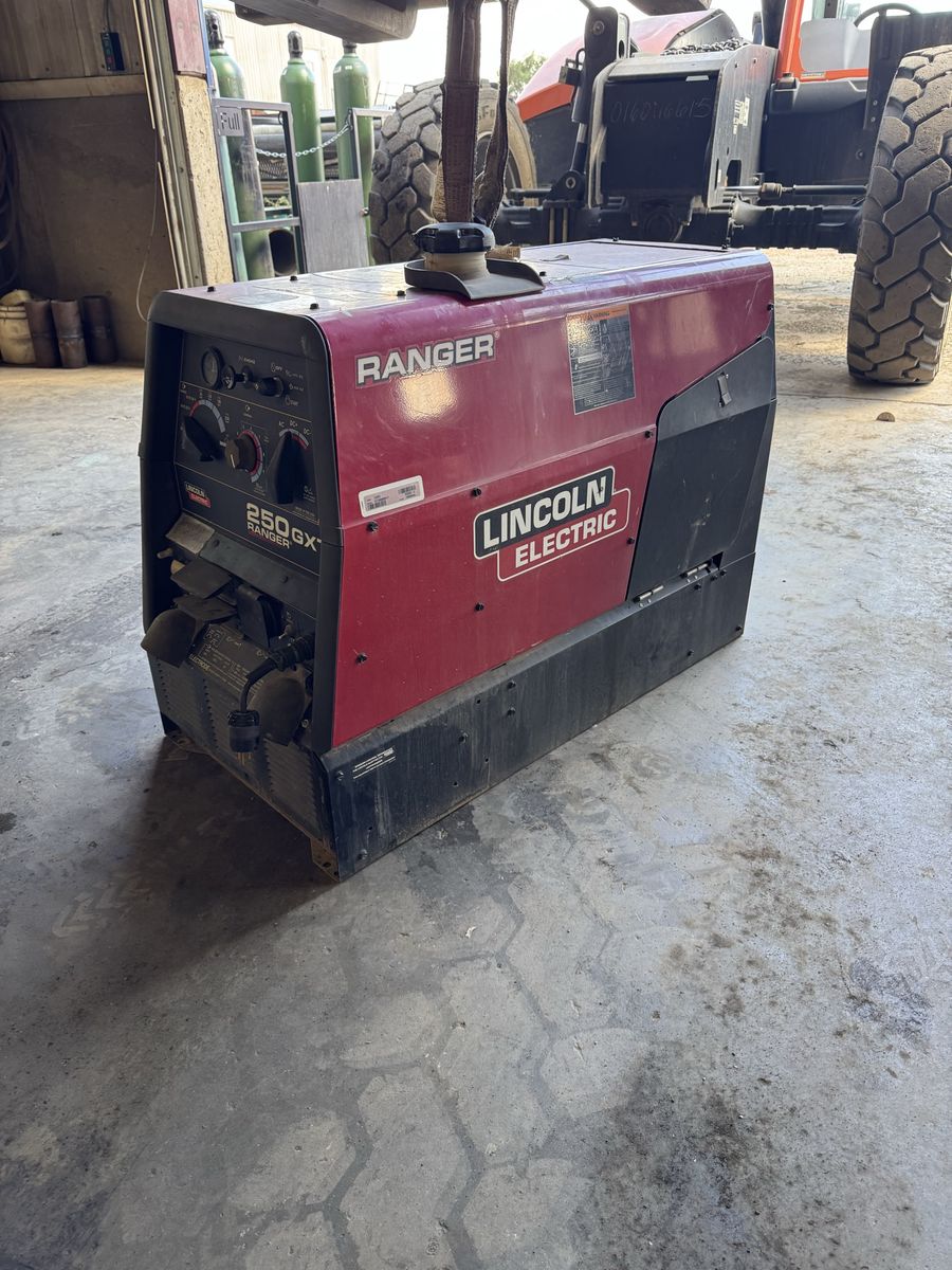 Lincoln Electric Ranger 250 GXT Welder/Generator - Portable AC/DC Arc Welding