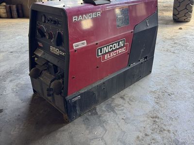 Lincoln Electric Ranger 250 GXT Welder/Generator - Portable AC/DC Arc Welding