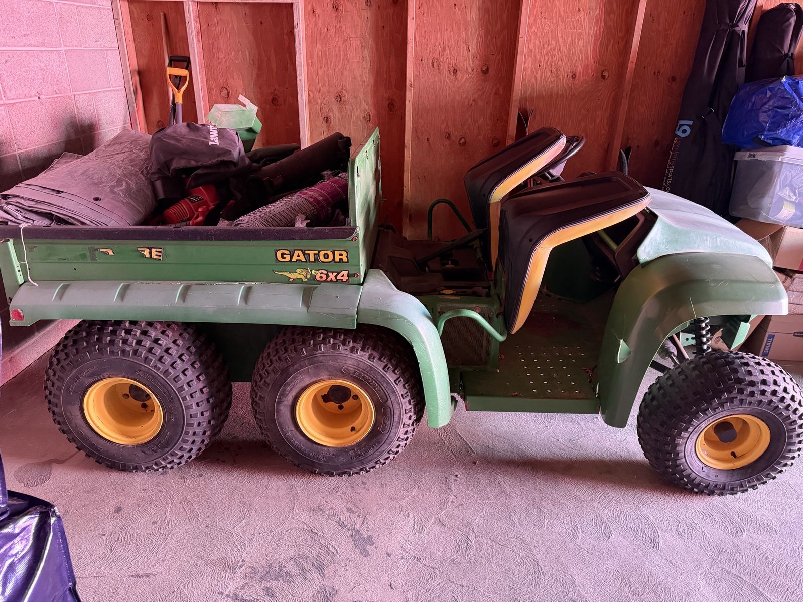 John Deere 6x4 Gator