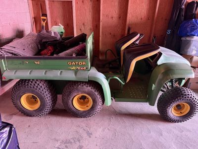 John Deere 6x4 Gator