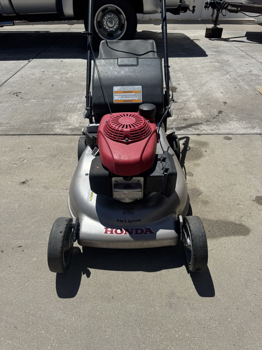 Honda Walk-Behind Gas Lawn Mower - 3-in-1 System, Runs Well (Self-Propel Needs Repair)