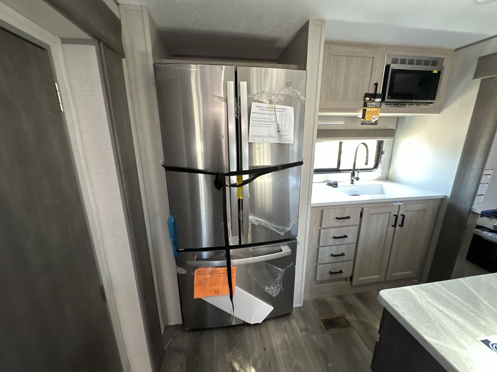 Main image 7