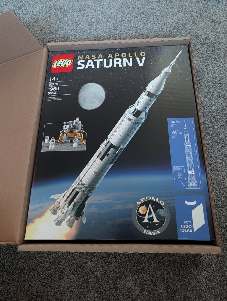 Lego NASA Apollo Saturn V rocket