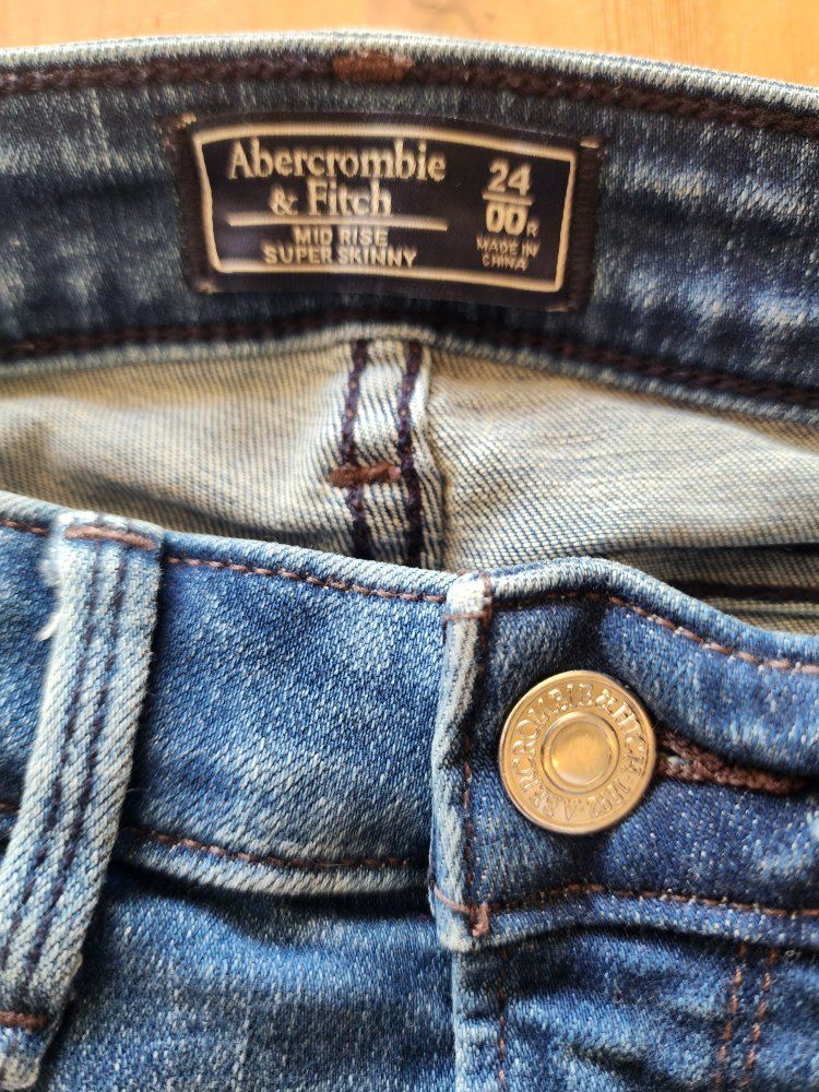 Abercrombie & Fitch Women's size 24/ 00 Mid Rise Super Skinny Blue Jeans