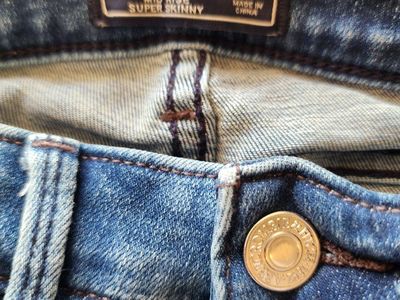 Abercrombie & Fitch Women's size 24/ 00 Mid Rise Super Skinny Blue Jeans