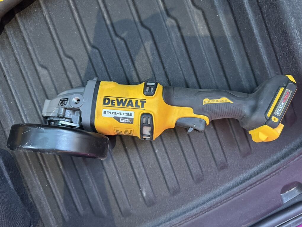 DeWalt DCG418 20V MAX FlexVolt Advantage 4-1/2”–6” Angle Grinder – $150