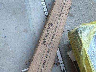HOMEDEM Retractable Side Awning / Privacy Screen New in Box