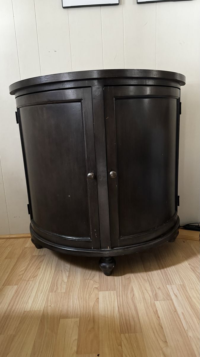 Brown hutch/ cabinet