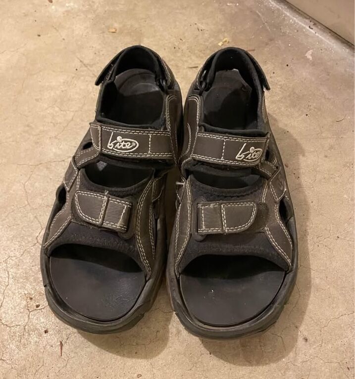 Men’s bite golf sandals (size 9)