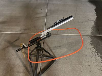 Clay pigeon thrower