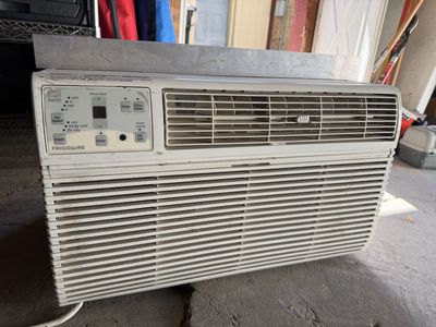 Frigidaire 12,000 BTU Window A/C – 230V – Works?
