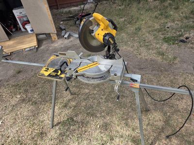 2 blades and stand Dewalt Dw705 12" miter saw
