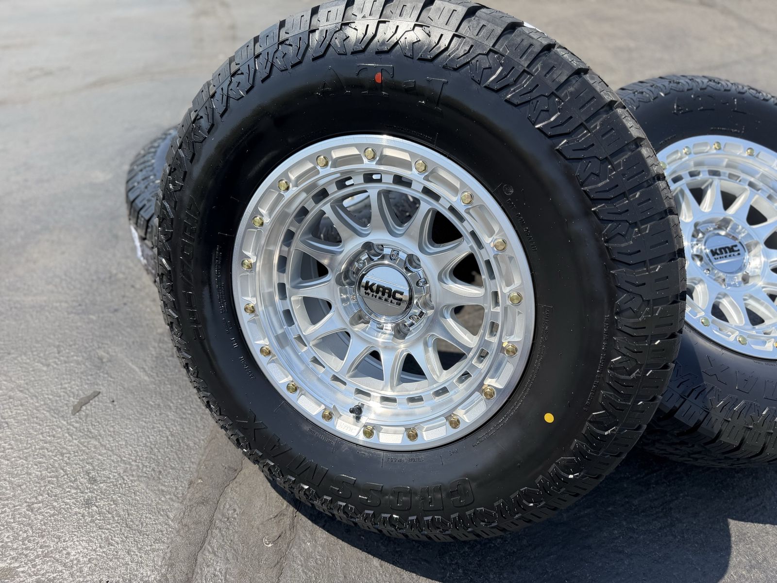 17” KMC 6 Lug 6x5.5 | 6x139.7 33” Crossmax A/T 285/70R17