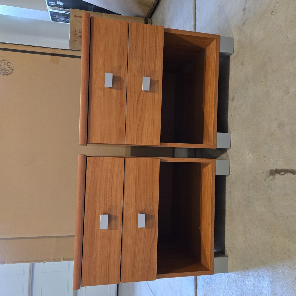2 Nightstands