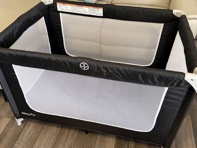 Dream on Me Zodiac baby playard