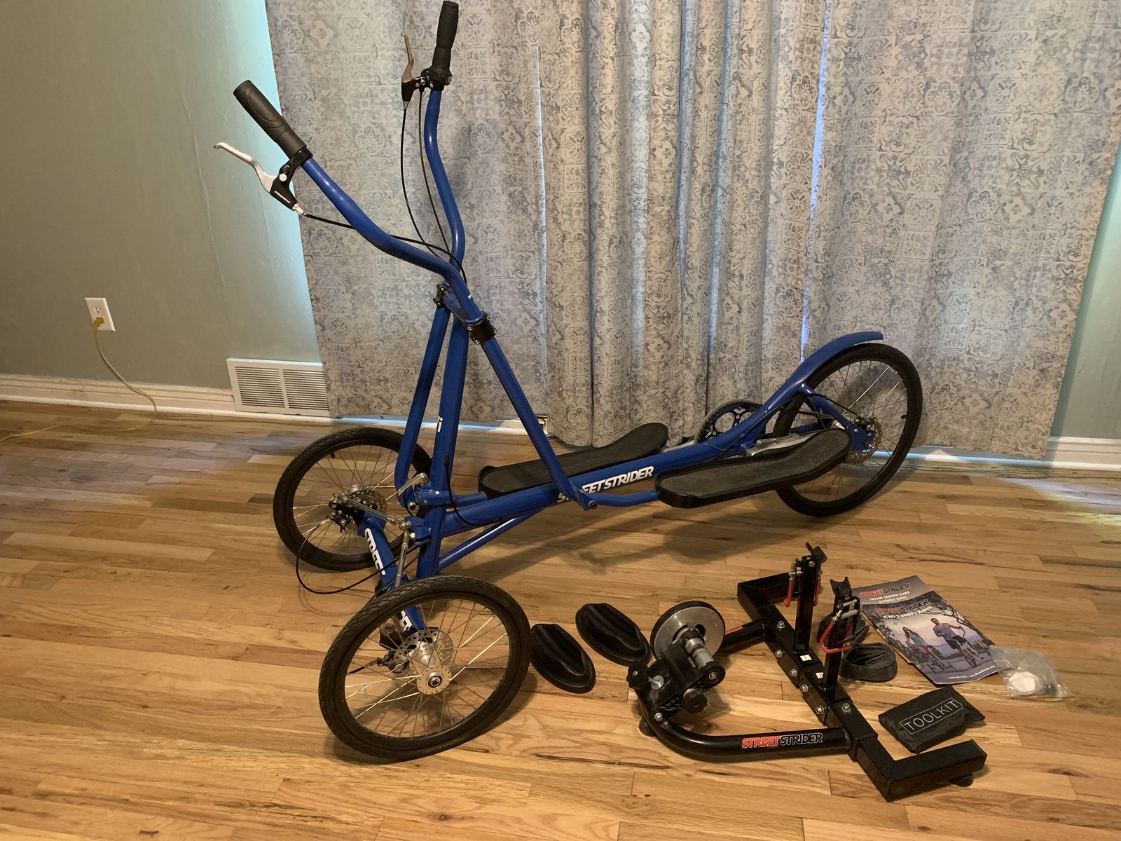 STREETSTRIDER 7i with stand & accessories- EXCELLENT!