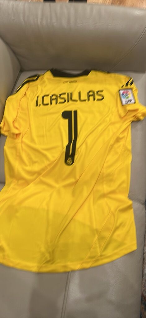 Retro REAL Madrid Iker Cassilas 1 Goalkeepe Soccer