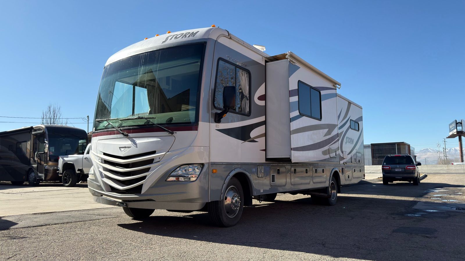 2015 Fleetwood Storm 32BH Bunks & 2 Slides