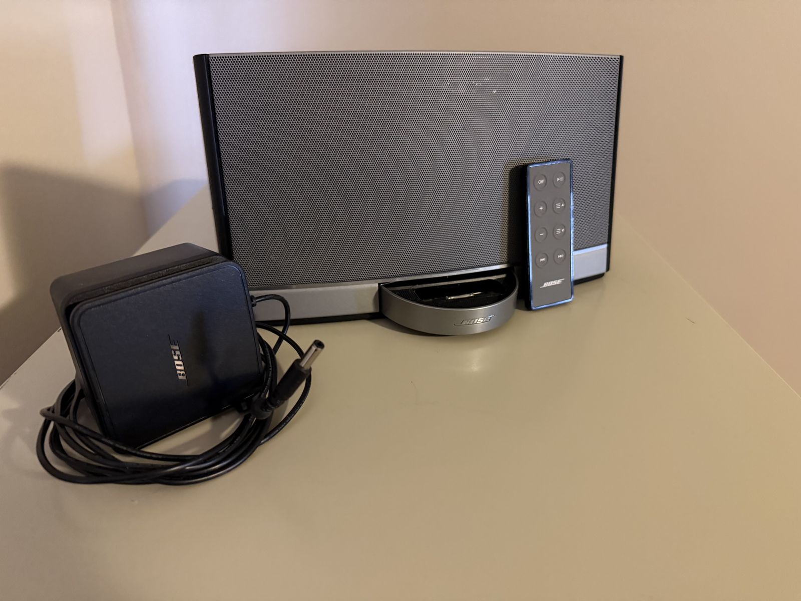 Bose SoundDock  Portable Digital Music Speaker w/Bluetooth Adaptor & Remote