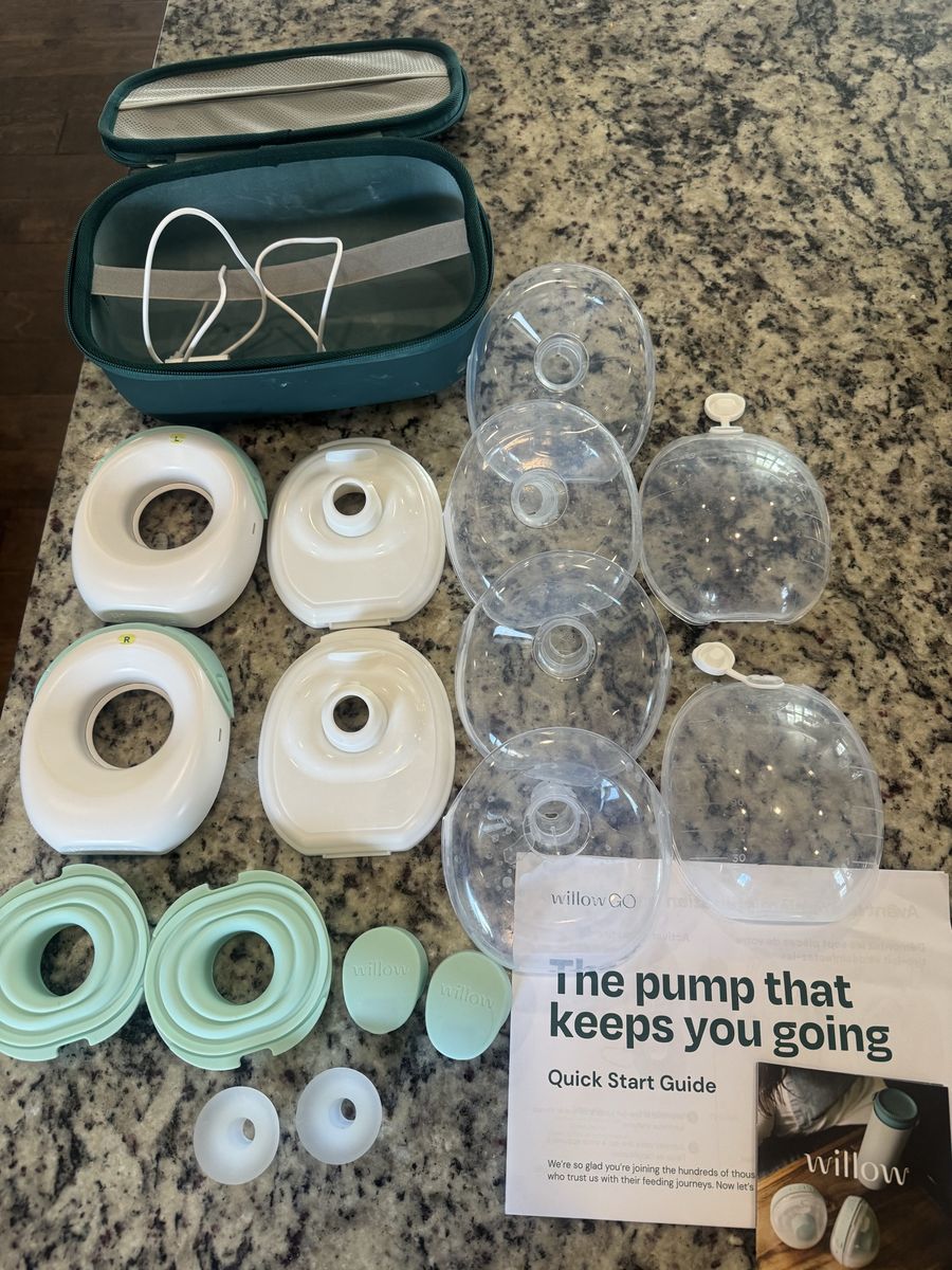 Willow Go Wearable Breast Pump Kit - Used, Excellent Condition, with Case and Accessories