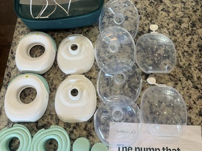 Willow Go Wearable Breast Pump Kit - Used, Excellent Condition, with Case and Accessories