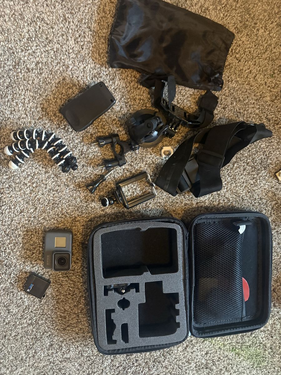 GoPro HERO5 Black Bundle – Accessories + Case