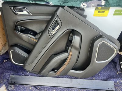 2019 Chevrolet Tahoe Interior Middle Door Panels