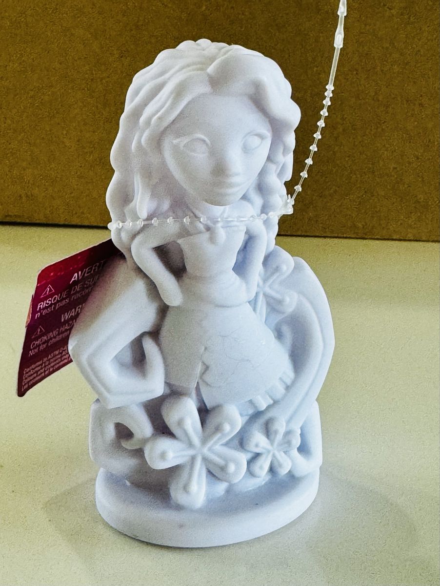 FREE NEW DISNEY PRINCESS MOANA Design a Vinyl art & craft figure w/ markers