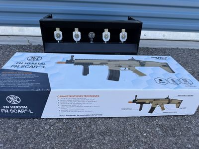 FN Herstal FN SCAR-L Spring Airsoft Rifle & Sig Sauer Airsoft Target Set - New in Box
